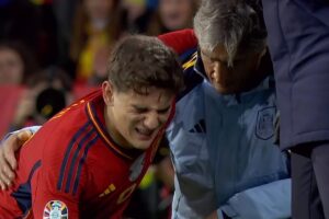 Seleccin espaola: Gavi se marcha lesionado… y se lleva la mano a la rodilla
