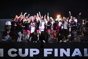Kings League: ‘Menuda cerdada’: Porcinos culmina la copa perfecta con goleada en el Palau