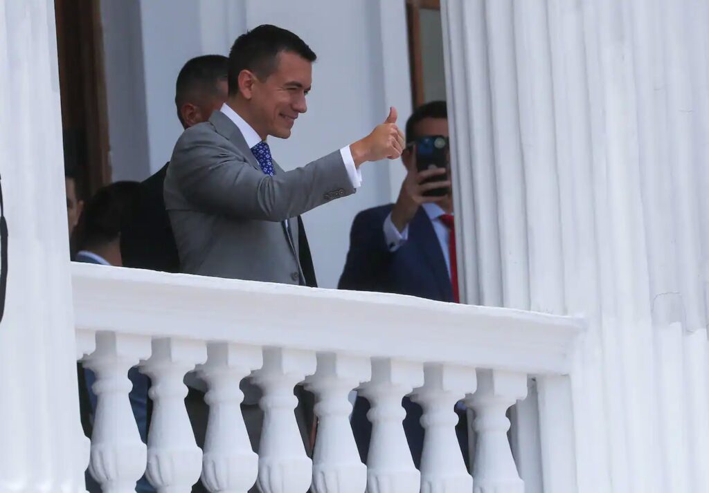Noboa asume este miércoles las riendas de Ecuador, un país crispado pero ilusionado