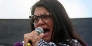 Una diputada demócrata de origen palestino acusa a Biden de apoyar un «genocidio» en Gaza