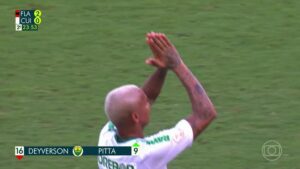 Polmico Deyverson: sali del campo, los fans del Flamengo le insultaron… y l pidi perdn por ganar!
