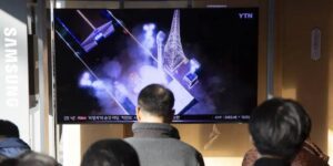 pone en órbita un satélite militar