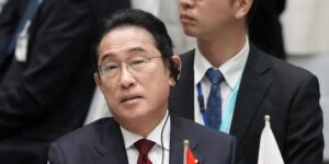 Los investigadores registran la sede del partido que gobierna en Japón por un escándalo de sobornos