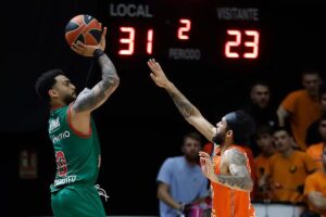 Euroliga: Howard y un final desastroso borran a Valencia Basket ante Baskonia