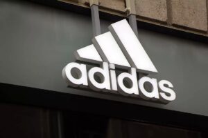 Los chollos del da en Amazon: el FIFA 24 al 40%, unos auriculares inalmbricos al 34%, una sudadera Adidas al 67%…