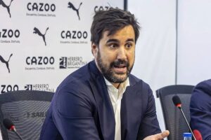 Valencia CF: El Valencia define su mercado: «Seguimos con unas constricciones econmicas importantes, nos vienen impuestas»