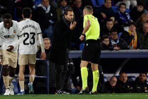 Valencia CF: Baraja: «No tiene explicacin que acabes con nueve este partido»