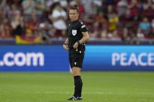 Premier League: Una mujer arbitrar por primera vez un partido de la Premier League el 23 de diciembre