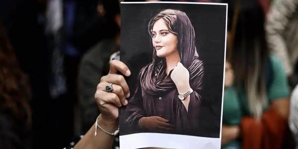 Impiden a la familia de la iraní Mahsa Amini viajar a Francia para recoger el Premio Sájarov