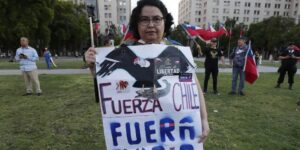 Los partidos de Chile salen a la caza del voto centrista y moderado que tumbó el plebiscito