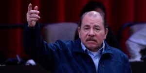 Nicaragua encarcela a un segundo obispo católico en medio de la represión
