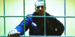 Rusia confirma oficialmente que el opositor Navalni ha sido transferido a otra prisión más severa pero sin indicar a cuál