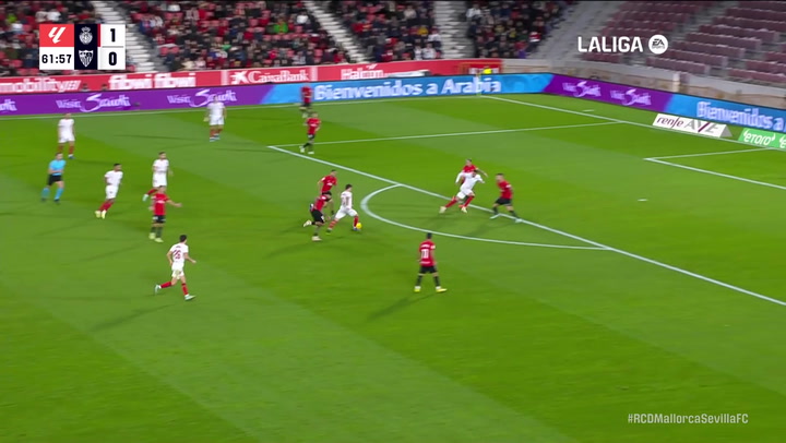 «El baln da en el codo de En Nesyri y segn el reglamento el gol hay que anularlo»