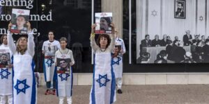 La muerte de tres rehenes israelíes por fuego amigo acelera los contactos para una nueva tregua en Gaza