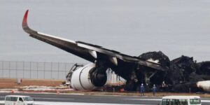 Niños en pánico, pilotos que no se enteraron del fuego y mascotas dejadas atrás… Las otras historias del accidente aéreo en Japón