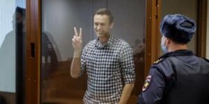 El opositor ruso Navalni denuncia que ha sido puesto en aislamiento tras su traslado al Ártico