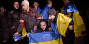 Emiratos logra que Ucrania y Rusia liberen a 450 prisioneros