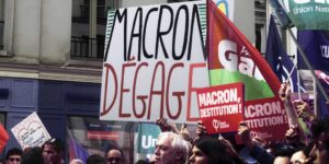 Cientos de miles de franceses protestan contra el nuevo primer ministro impuesto por Macron