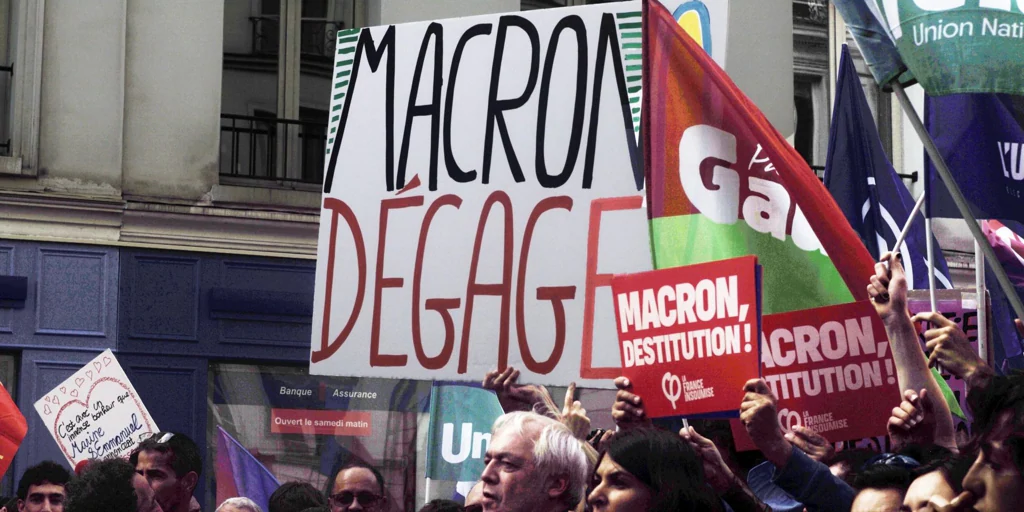 Cientos de miles de franceses protestan contra el nuevo primer ministro impuesto por Macron
