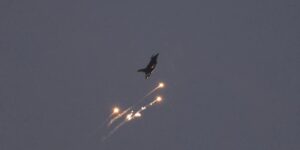 El Ejército de Israel ataca una decena de posiciones de Hizbolá tras el lanzamiento de más de 30 cohetes