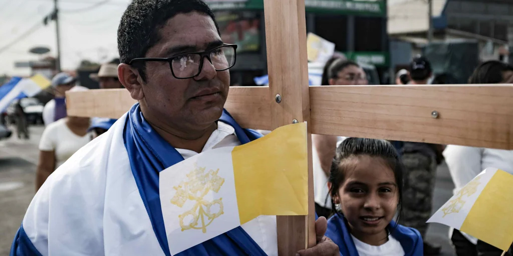 El infierno de ser católico en la Nicaragua de Ortega y Murillo: «Ir a misa es una odisea de la que no se sabe si regresarás»