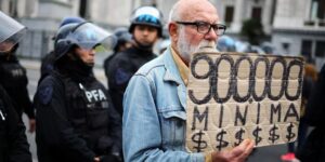 Milei logra frenar en el Parlamento un aumento a los jubilados