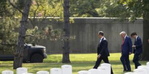 Trump lleva la polémica incluso al cementerio militar de Arlington