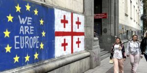 Georgia acude a las urnas para decidir entre seguir acercándose a Moscú o regresar al regazo europeo