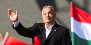 Orbán acusa a la UE de intentar derrocar su gobierno para instalar uno «títere»