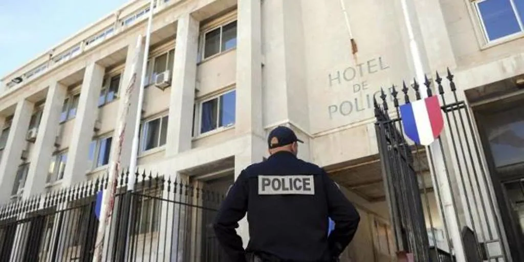 un adolescente de 15 años, apuñalado 50 veces y quemado vivo