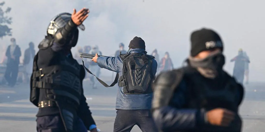 Al menos cinco agentes de seguridad muertos en Pakistán en las protestas por la liberación del ex primer ministro