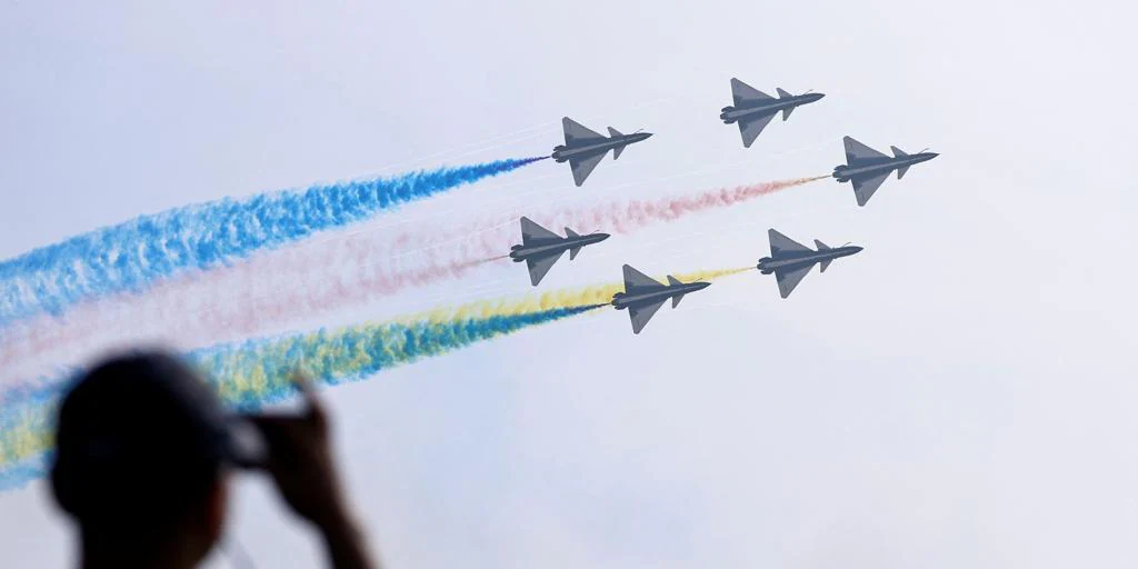 China luce músculo militar en su mayor feria aerospacial con cazas furtivos y drones