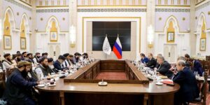 Rusia estrecha lazos con el régimen de los talibanes retirándolos de su lista de organizaciones terroristas