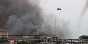 Al menos dos muertos y nueve heridos tras una explosión en un depósito de combustible en Florencia