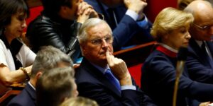 Así será la sesión parlamentaria que decidirá el incierto futuro político de Francia