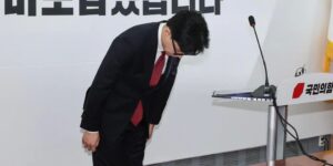 Dimite el líder del partido gobernante de Corea del Sur tras apoyar el ‘impeachment’ a su presidente