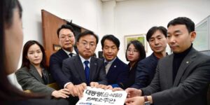 El presidente Yoon culmina el deterioro de la democracia en Corea del Sur con su fallida ley marcial