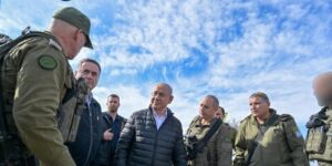 La Justicia de Israel pone bajo arresto domiciliario a un asesor de Netanyahu acusado de filtrar documentos