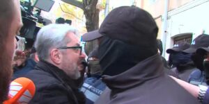 La Policía de Georgia detiene al líder del partido opositor proeuropeo tras una redada en su sede