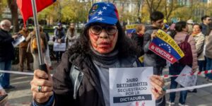 La oposición venezolana denuncia la lentitud de la Corte Penal Internacional para ordenar el arresto de Maduro