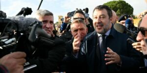 Salvini, a la espera de recibir el veredicto del juicio por bloquear el rescate de inmigrantes en el mar