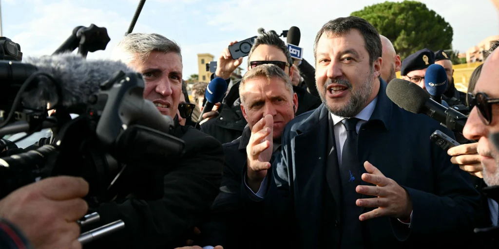 Salvini, a la espera de recibir el veredicto del juicio por bloquear el rescate de inmigrantes en el mar