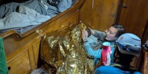 Yasmine, la náufraga de 11 años que sobrevivió al Mediterráneo termina en un centro de menores siciliano