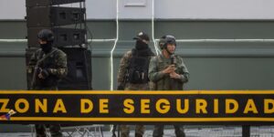 Crece la tensión en Caracas ante las inminentes marchas a favor de las investiduras de Nicolás Maduro y de Edmundo González