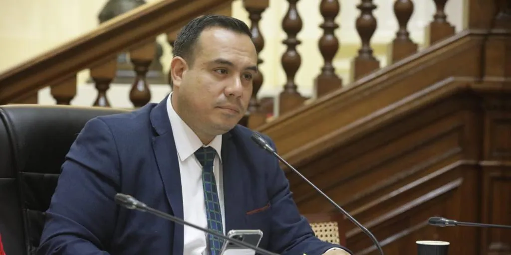 Denuncian a un diputado peruano por presuntamente violar a una mujer en una fiesta de Nochevieja