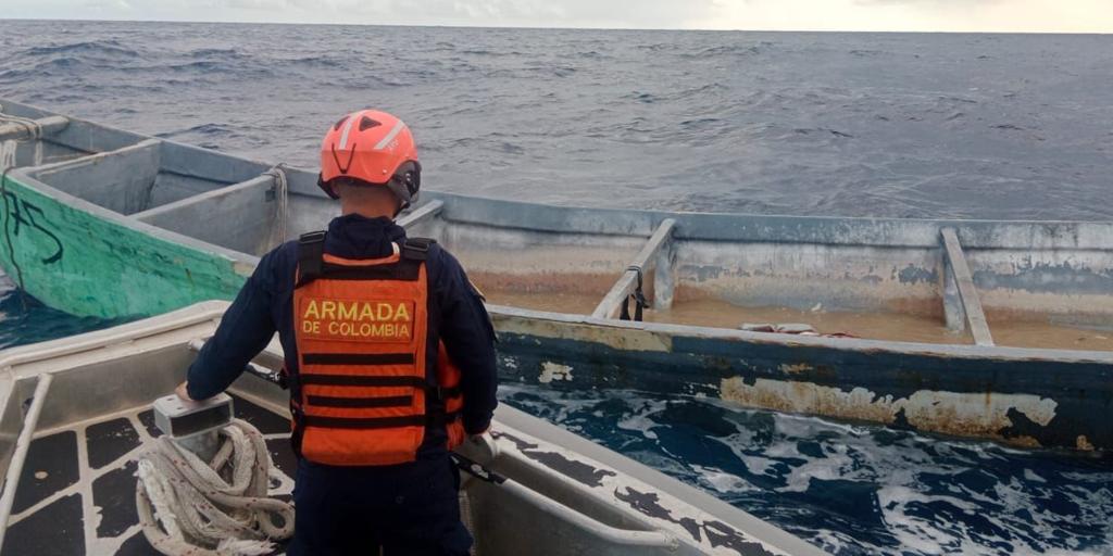 Encuentran un cadáver en una barca a la deriva en el Caribe colombiano