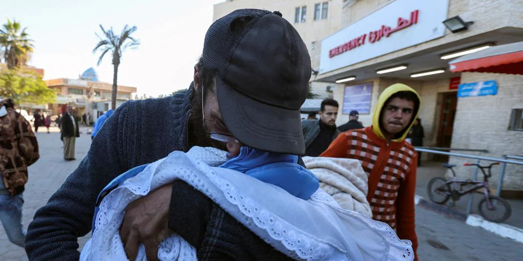 La UNRWA denuncia la muerte de siete bebés en Gaza por el frío y la falta de refugio