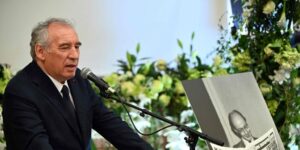 El primer ministro francés espera aprobar el presupuesto por ‘decretazo’, pese a la amenaza de una moción de censura