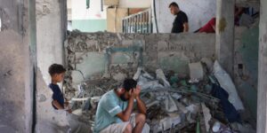 Israel pide evacuar prácticamente todo el sur de Gaza ante un inminente «ataque sin precedentes» tras matar a 52 personas en los últimos bombardeos