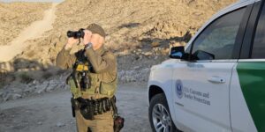 De patrulla por la frontera del ‘sheriff’ Trump con México